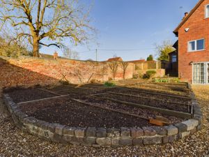 Side garden- click for photo gallery